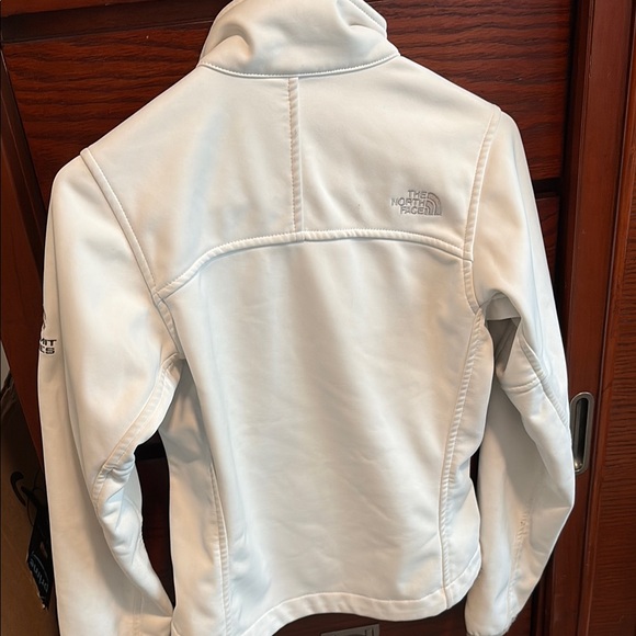 The North Face Women's White Jacket - Picture 7 of 8